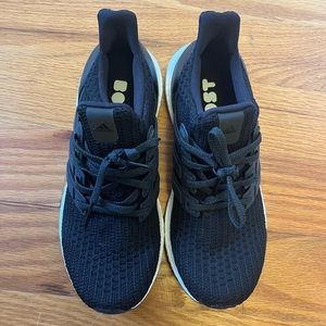 Womens Ultraboost 4.0 size 7. “Core Black”